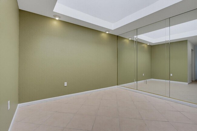 Building Photo - 2039 Lemon Ave