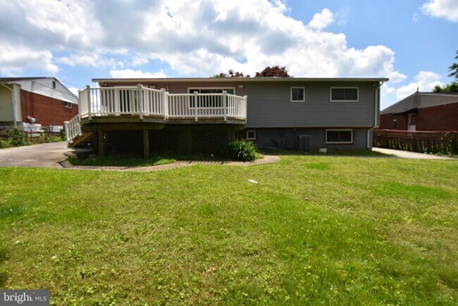 Building Photo - 4015 Heathfield Rd