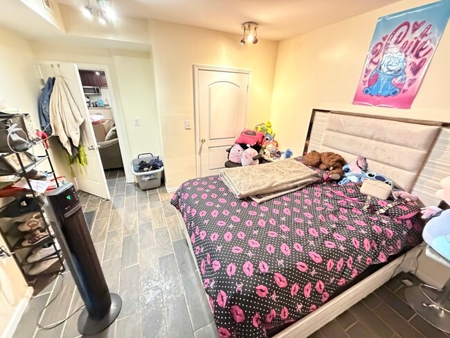 Building Photo - 2817 N Clybourn Ave