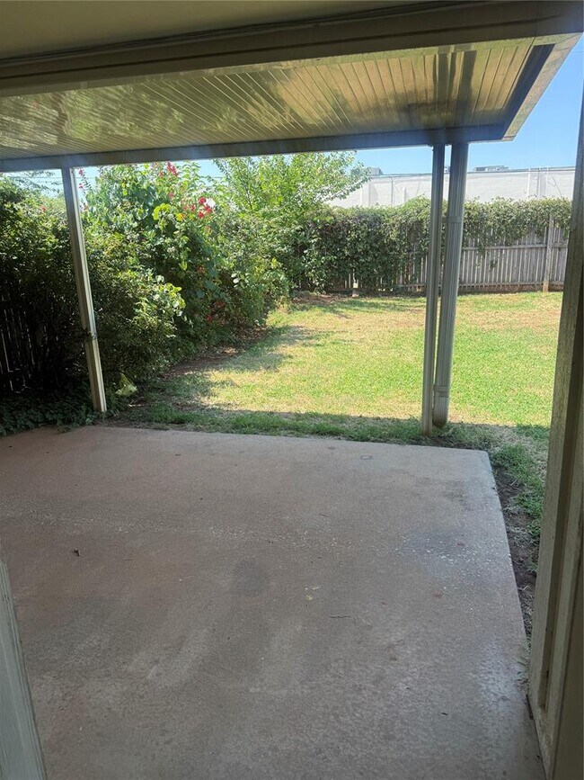 Building Photo - 1309 Summerton Pl