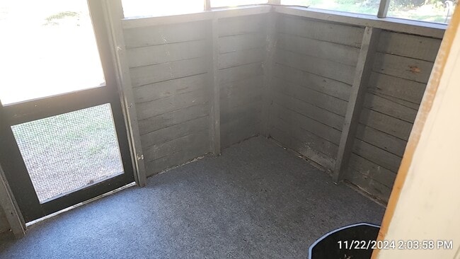 Building Photo - 716 Bronson St