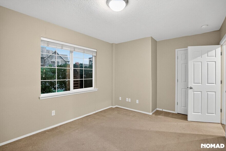 Building Photo - 2288 NW Oak Knoll Pl