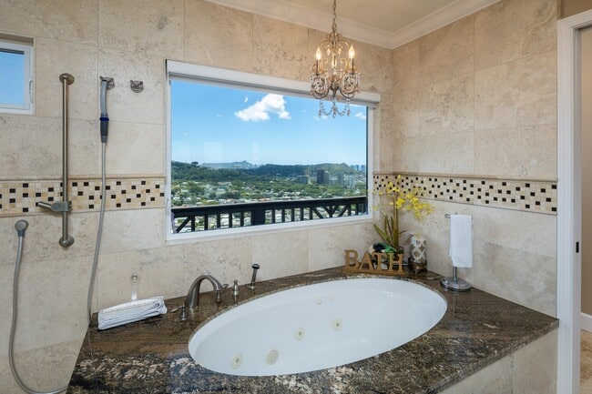 Building Photo - 1170 Kaumailuna Pl