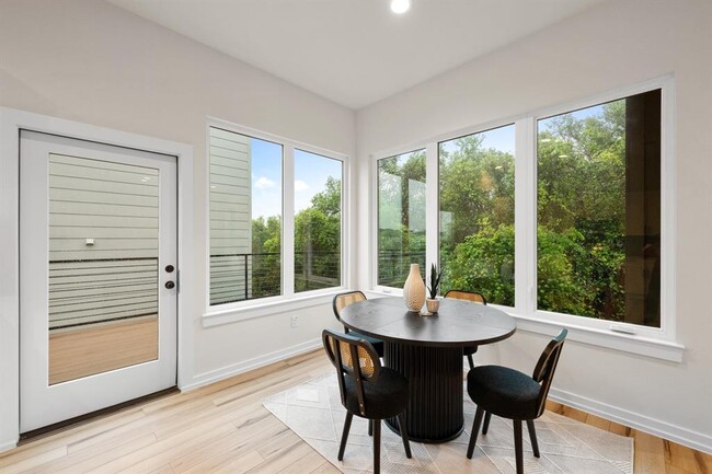 Building Photo - 2309 Montopolis Dr