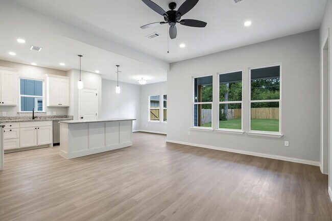 Building Photo - "Charming 3-Bedroom Denison Home with Gran...