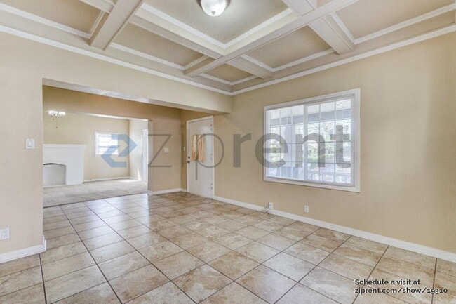 Building Photo - 4062 S Budlong Ave