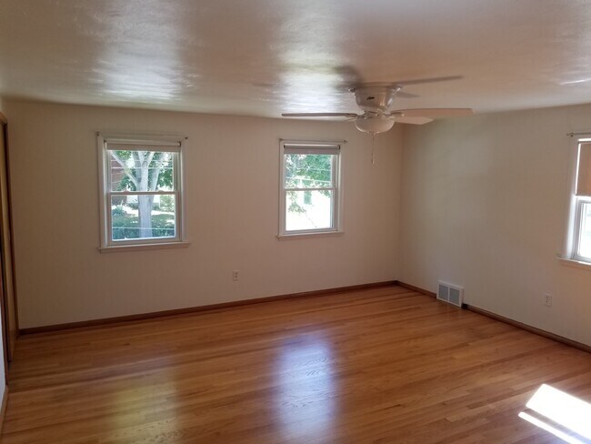 Large Bedroom - 415 N 7th St