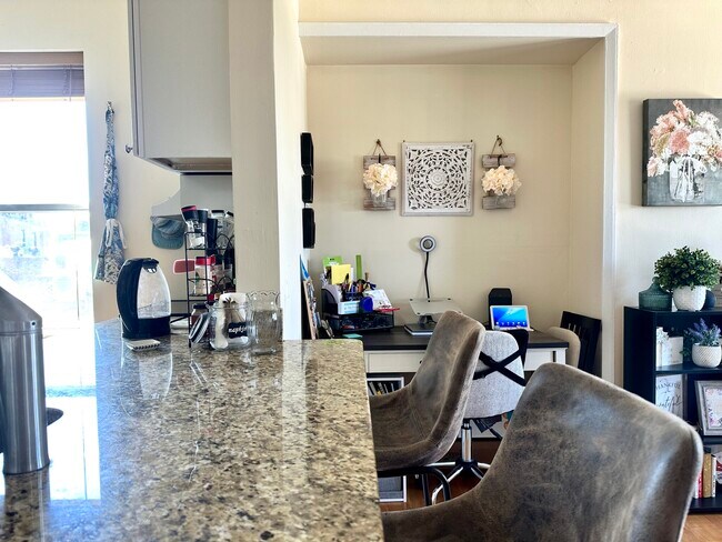 Building Photo - 108 Myrtle St