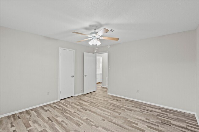 Building Photo - 2729 Main St