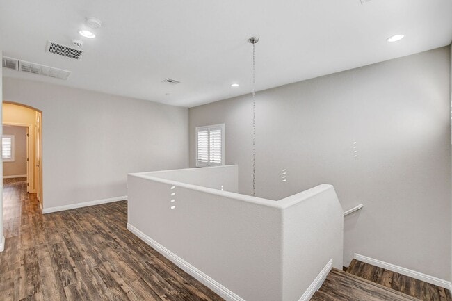 Building Photo - Spacious four bedroom in the Southwest