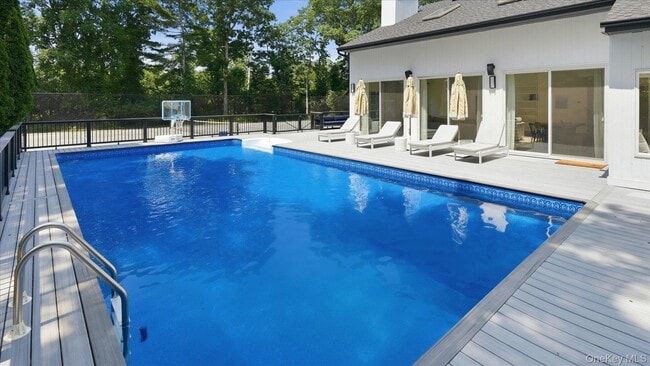 Building Photo - 7 Midhampton Ct