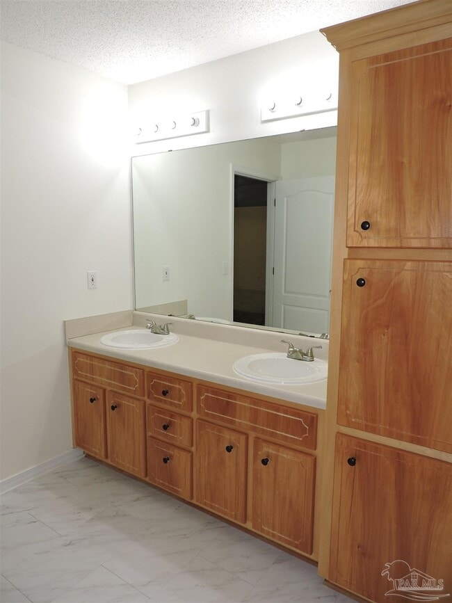 Building Photo - 5626 Rosebay St