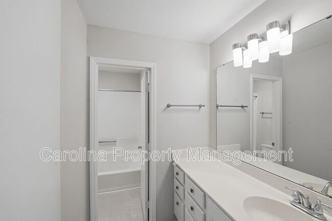 Building Photo - 805 Farm Tree Ln