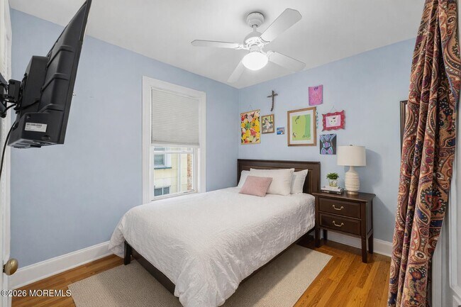 Building Photo - 123 Main Ave