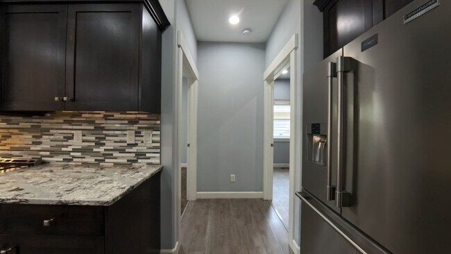 Building Photo - 6892 Baudelaire