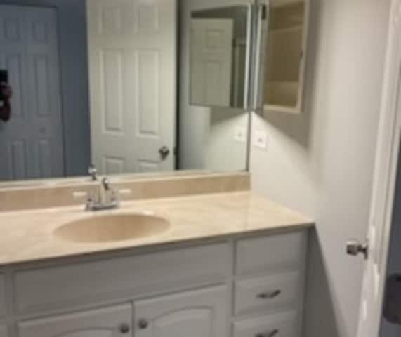 Building Photo - 1300 Queensgreen Cir
