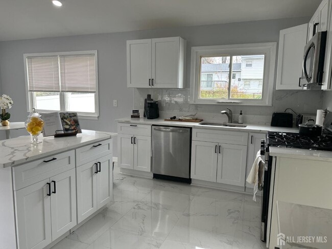 Building Photo - 106 Boulevard W