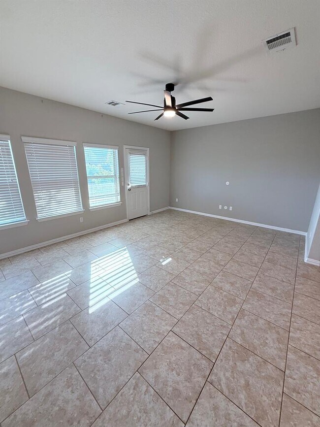 Building Photo - 517 Cerrito Cove