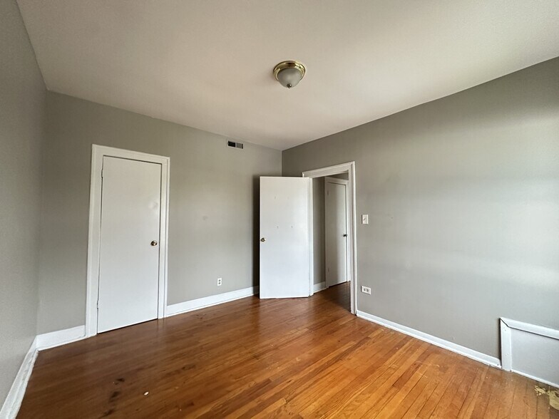 Building Photo - 6710 S Claremont Ave