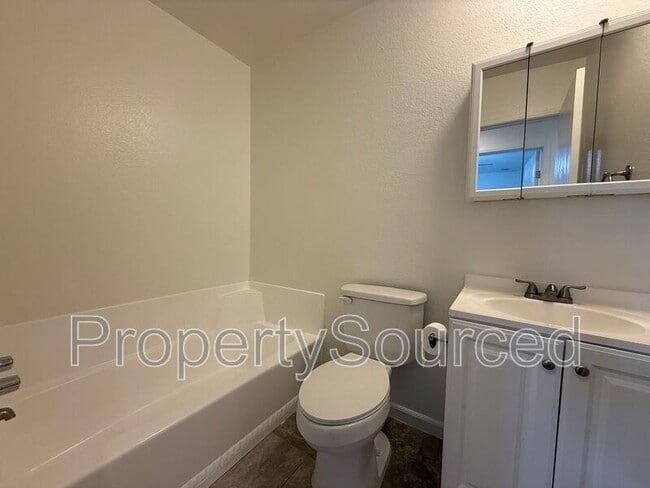 Building Photo - 426 J St