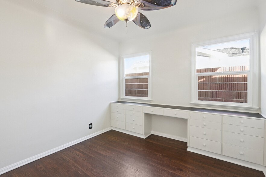 Building Photo - 8426 Alverstone Ave