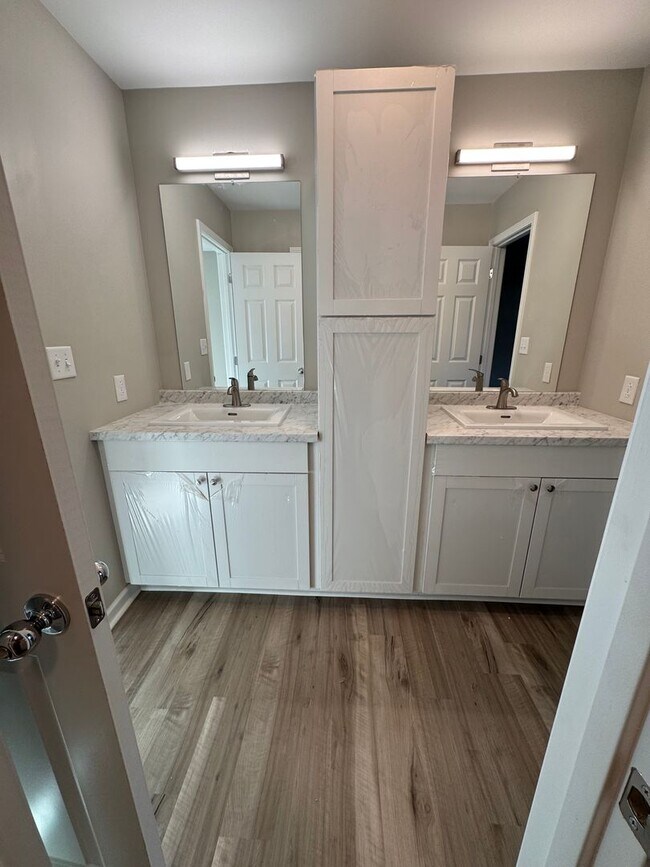 Building Photo - 147 Waddell Cir