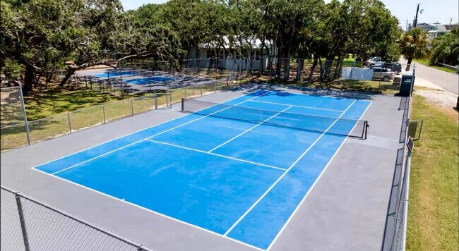 Building Photo - 156 Meadow Ave