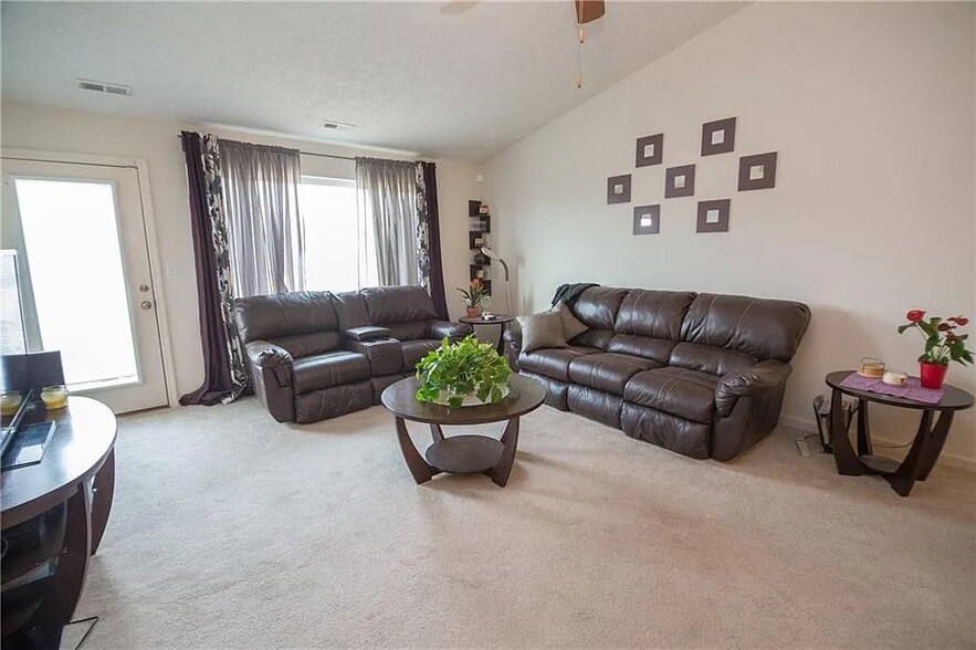 Building Photo - 2408 Maxwell Dr