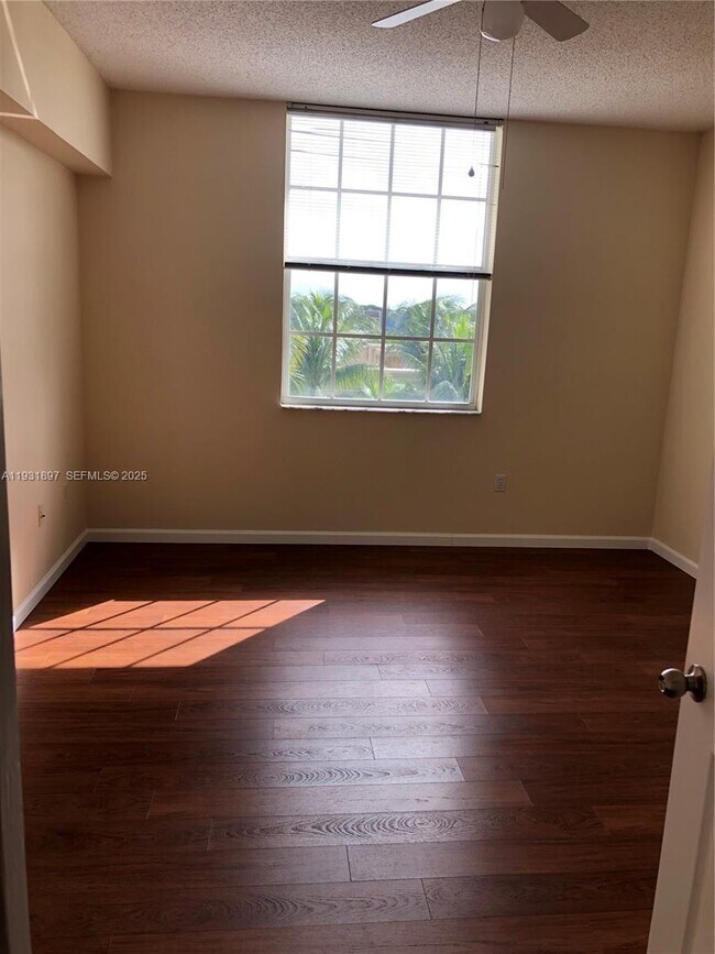 Building Photo - 1900 Van Buren St