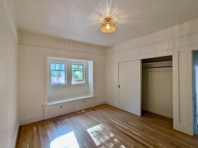 Building Photo - CHARMING THREE BEDROOM ONE AND HALF BATH H...