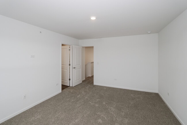 Building Photo - 2244 Stonegate Rd
