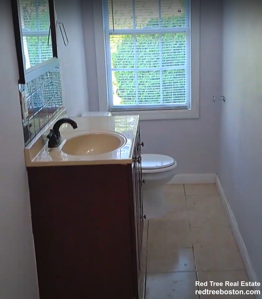 Building Photo - 158 Baker St