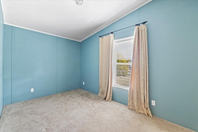 Building Photo - 2774 N Panorama Dr