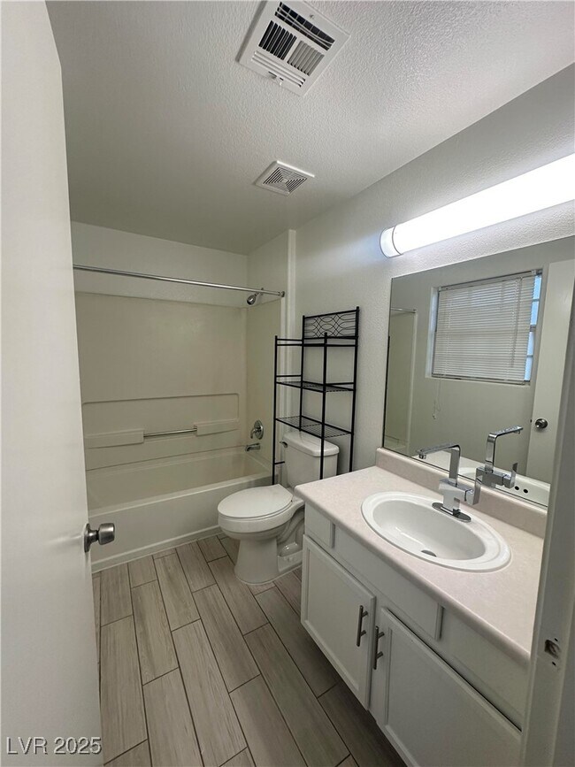 Building Photo - 1956 Vista Malaga St