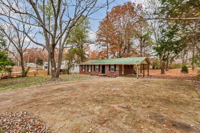 Building Photo - Cozy 3BR Home with Spacious Yard & XL Carport!