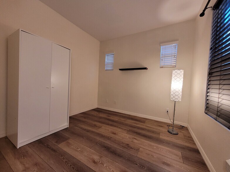 Building Photo - 1485 Mosaic Gln