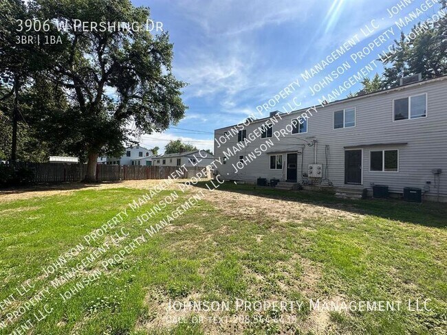 Building Photo - 3906 Pershing Dr