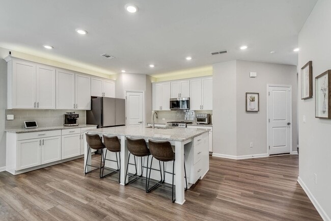 Building Photo - Bright, Modern, Spacious 4bd/3ba Home in Prime Scottdale Location