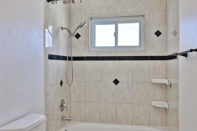 Building Photo - 893 Crest Dr