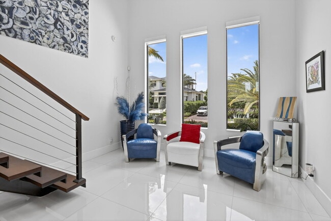 Building Photo - 334 Isle of Capri Dr