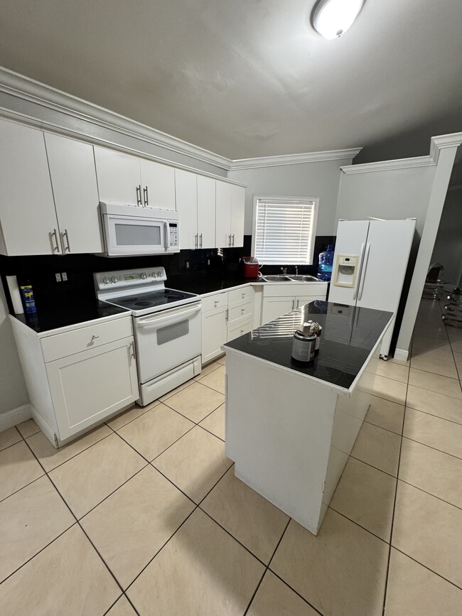 Building Photo - 4616 28th St SW