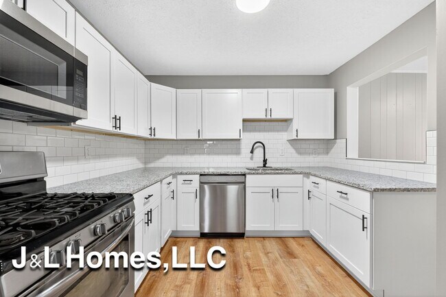 Primary Photo - 1655 Westfield Dr N