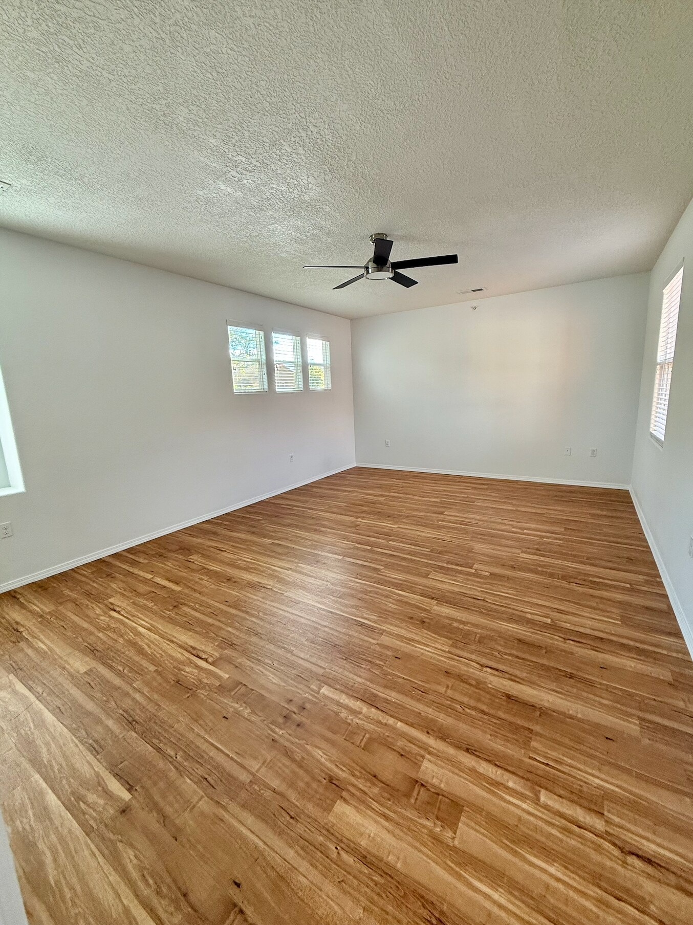 Oversized Primary Bedroom - 601 Menaul Blvd NE