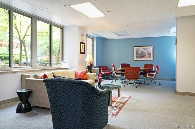 Building Photo - 35 N Chatsworth Ave