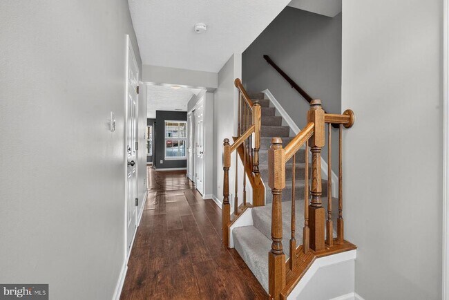 Building Photo - 711 Wineberry Way