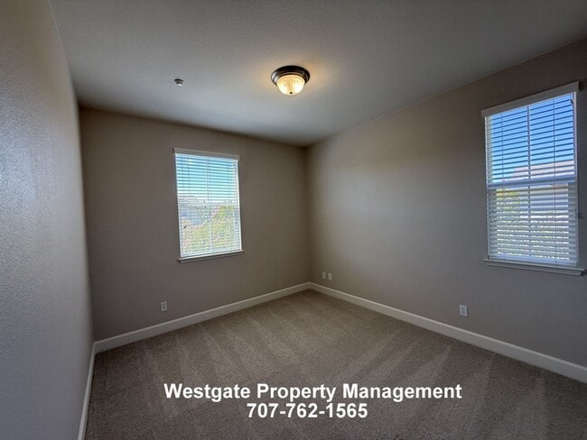 Building Photo - 1708 Southridge Dr
