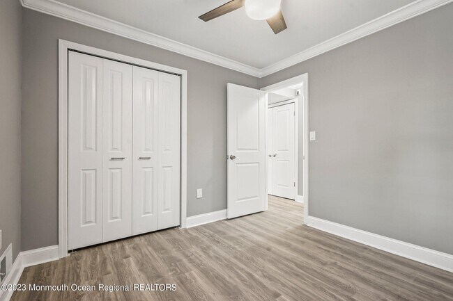 Building Photo - 7 Tulip Ln