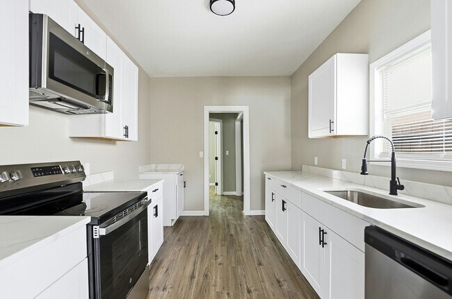 Building Photo - 1230 Hammond Ave