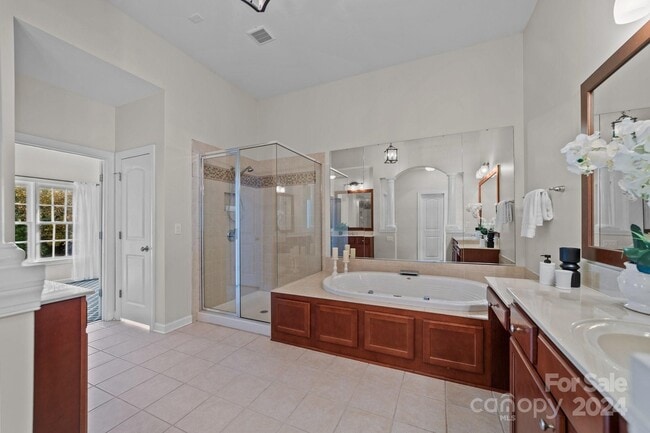 Building Photo - 9440 Wallace Pond Dr