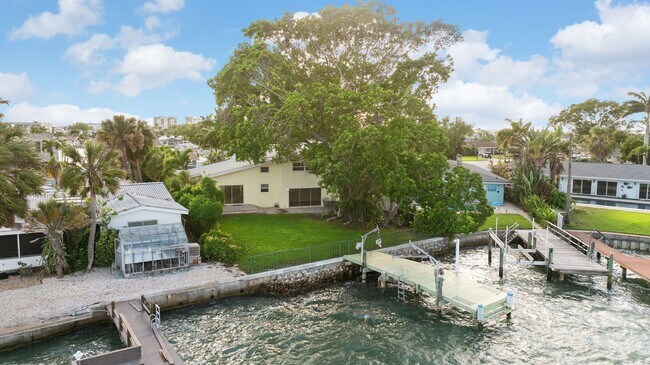 Building Photo - Waterfront 3 Bedroom in Yacht Club Estates